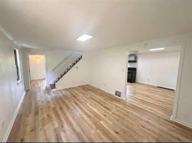 Building Photo - 10318 Lindberg Ave