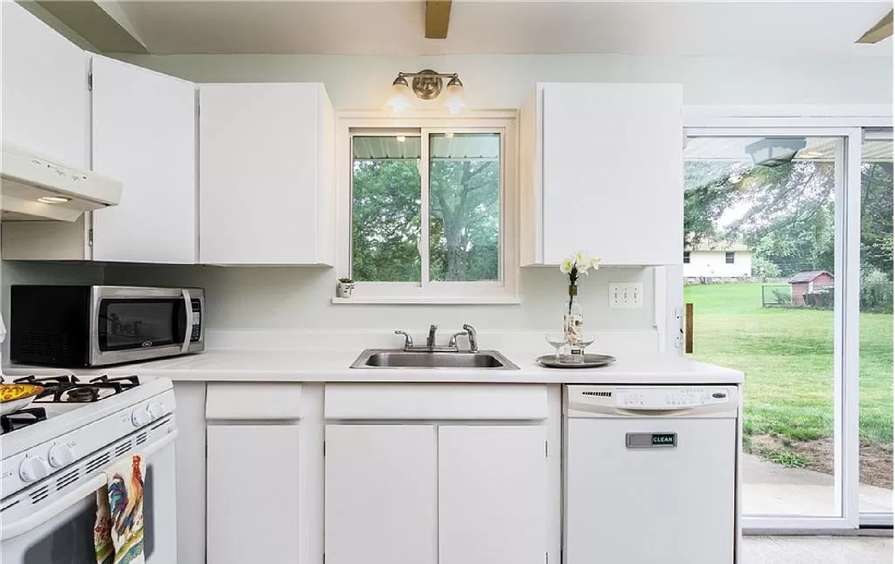 Kitchen 3 - 1286 Laurel Dr