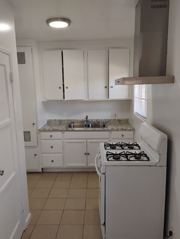 Building Photo - 14129 Vanowen St