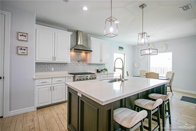 Building Photo - 22 E St