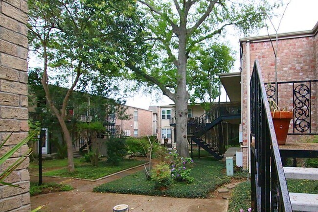 Building Photo - 5550 N Braeswood Blvd