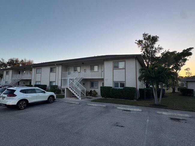 Building Photo - 2350 Naples Trace Cir