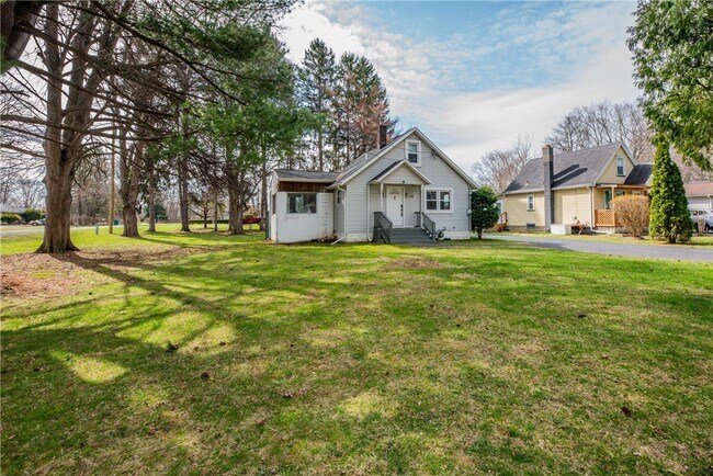 Building Photo - 133 River Meadow Dr