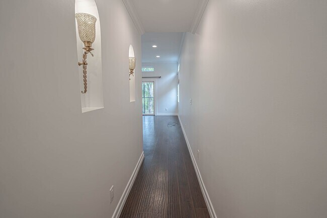 Building Photo - Woodland Hills Single Story 3 Bedroom Home...