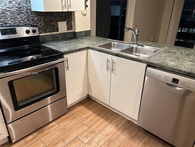 Building Photo - 3410 Coral Wy