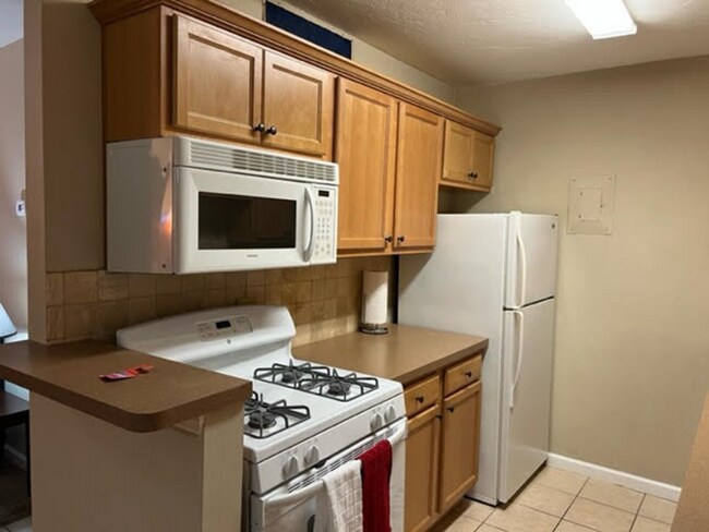 Building Photo - 1700 SW 16th Ct