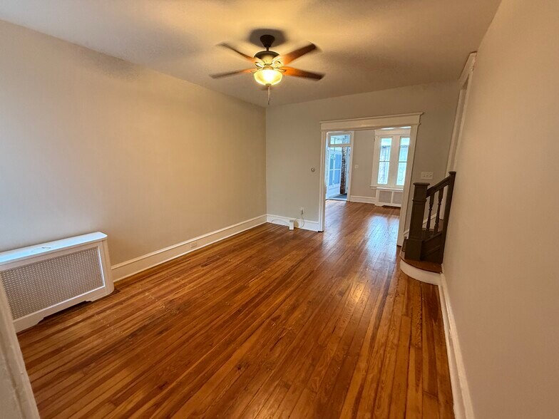 Building Photo - 5271 Ridge Ave