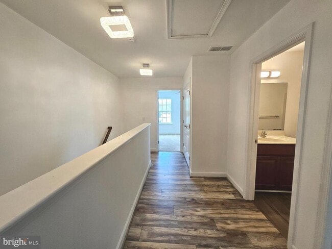 Building Photo - 73 Medal Way