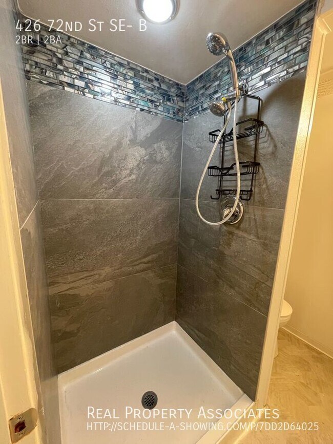 Building Photo - Beverly Lake 2 Bed, 1.5 Bath, Available NOW!