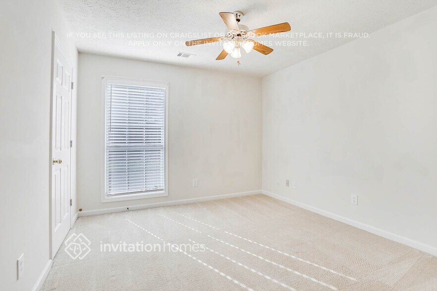 Building Photo - 70 Windsong Dr