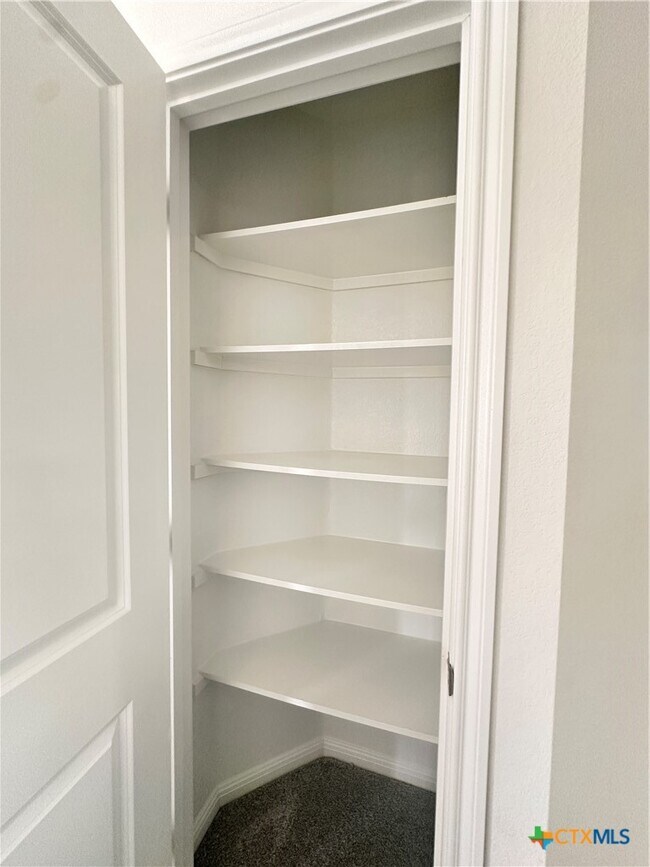 Building Photo - 124 Rollingwood Dr