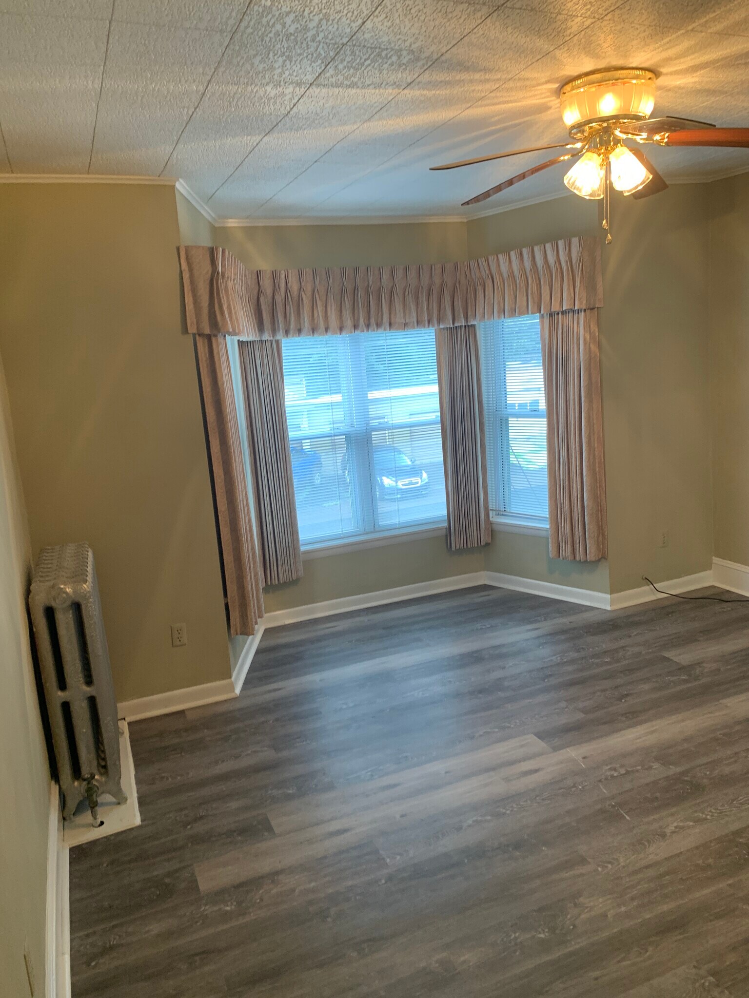 Building Photo - 1314 E Centre St