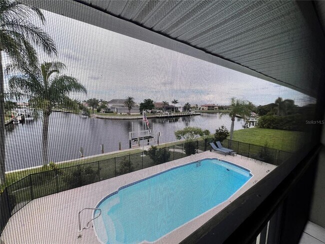 Building Photo - 920 Conecta Dr