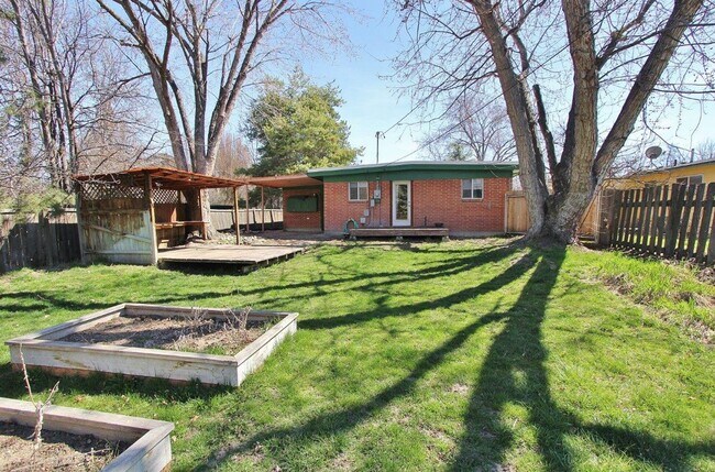 Building Photo - Charming Single-Level Home on Cul-de-sac