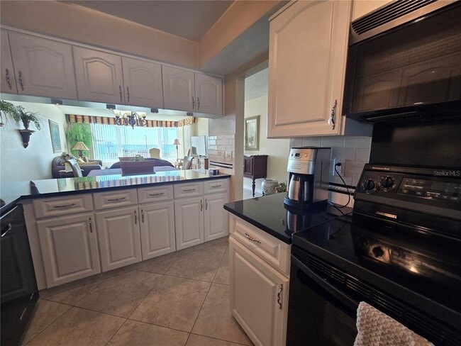 Building Photo - 634 Edgewater Dr