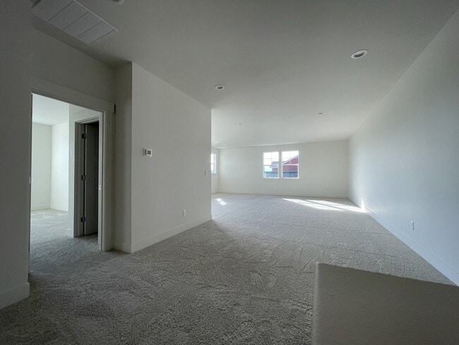 Building Photo - Beautiful 4 Bedroom, 3.5 Bathroom Home in Prescott Ranch!