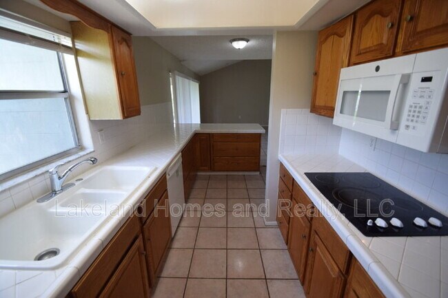 Building Photo - 1204 Honeytree Ln W