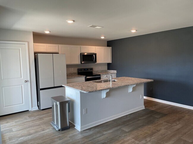 Building Photo - 3 Bedroom 2 Bath Home in Eagle Creek, Bolivia, NC