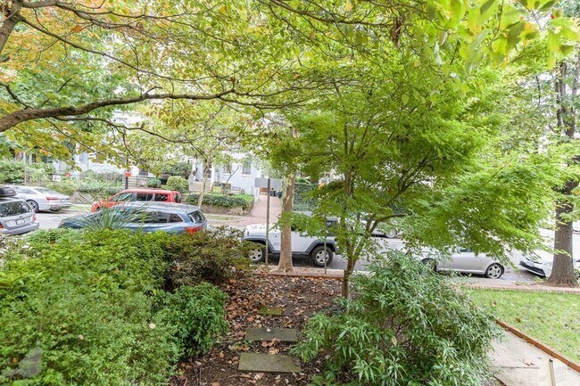 Building Photo - 337 14th St NE