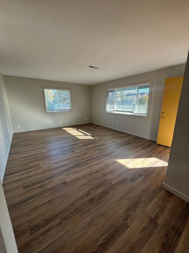 Building Photo - 1404 Toole Ave
