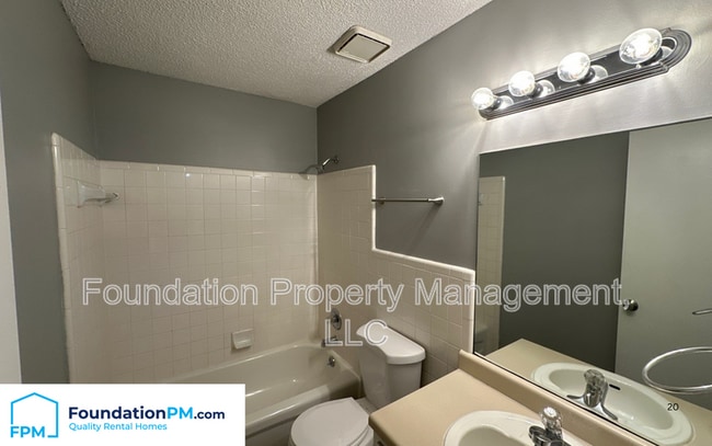 Building Photo - 3356 Coachouse Cove