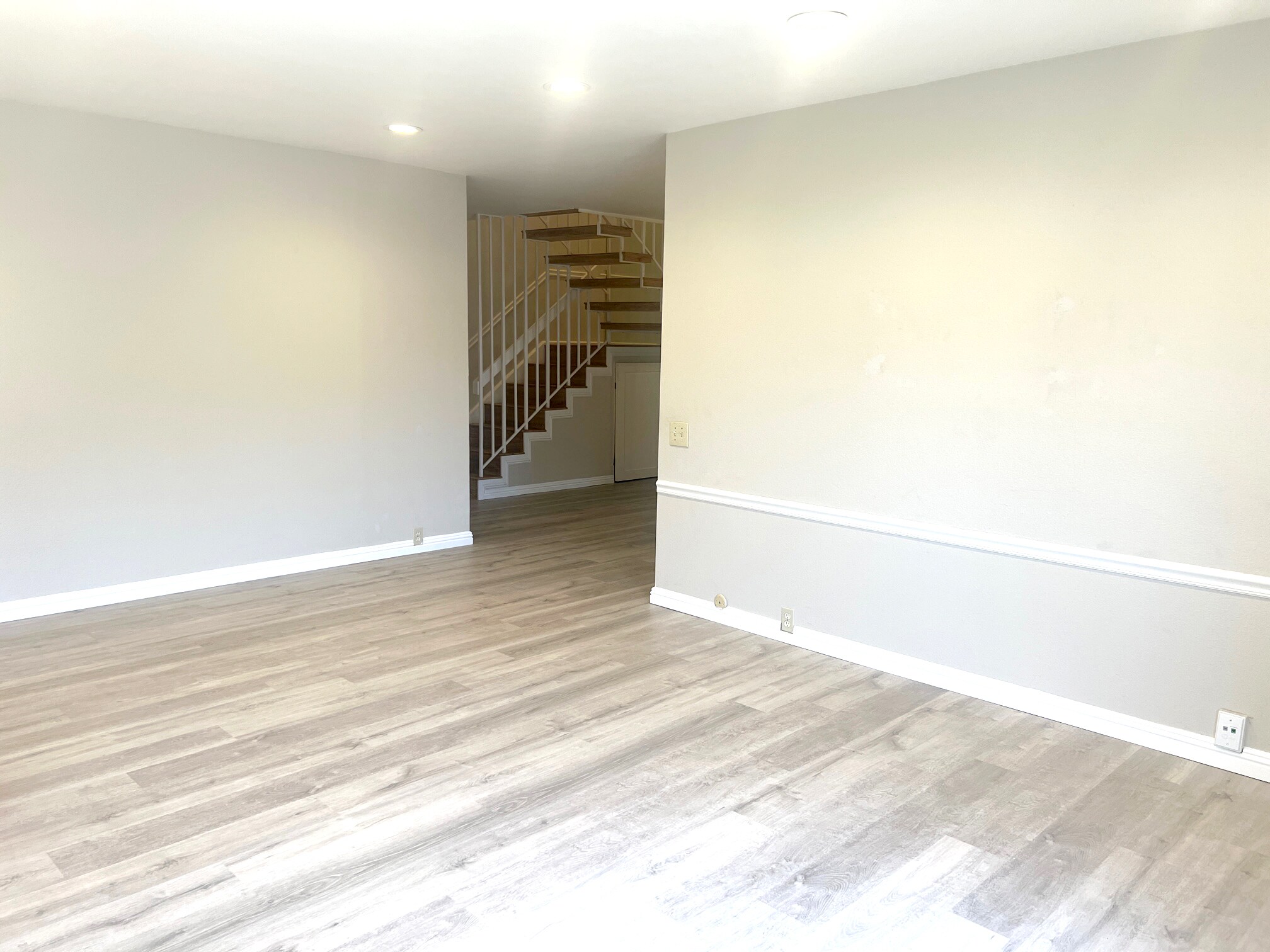 New flooring Living room - 10659 Caminito Cascara