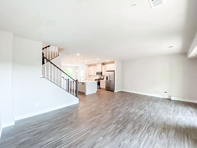 Building Photo - Immaculate & Stunning 3 Bedroom 2.5 Bathroom Brick, End-Unit Condo Style Townhome In Luxurious An...