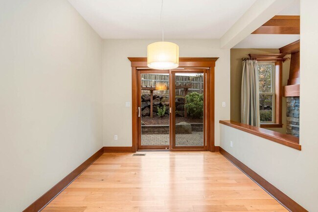 Building Photo - 23530 NE 13th Pl