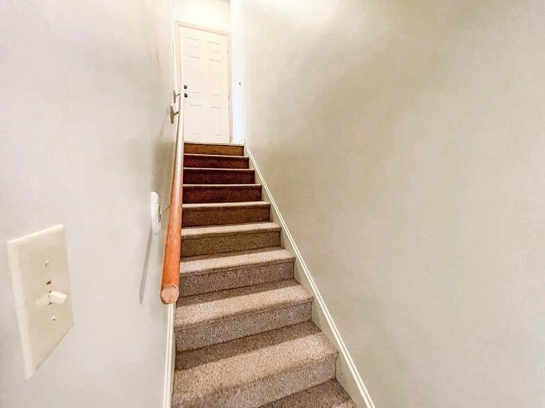 Building Photo - 811 7th St