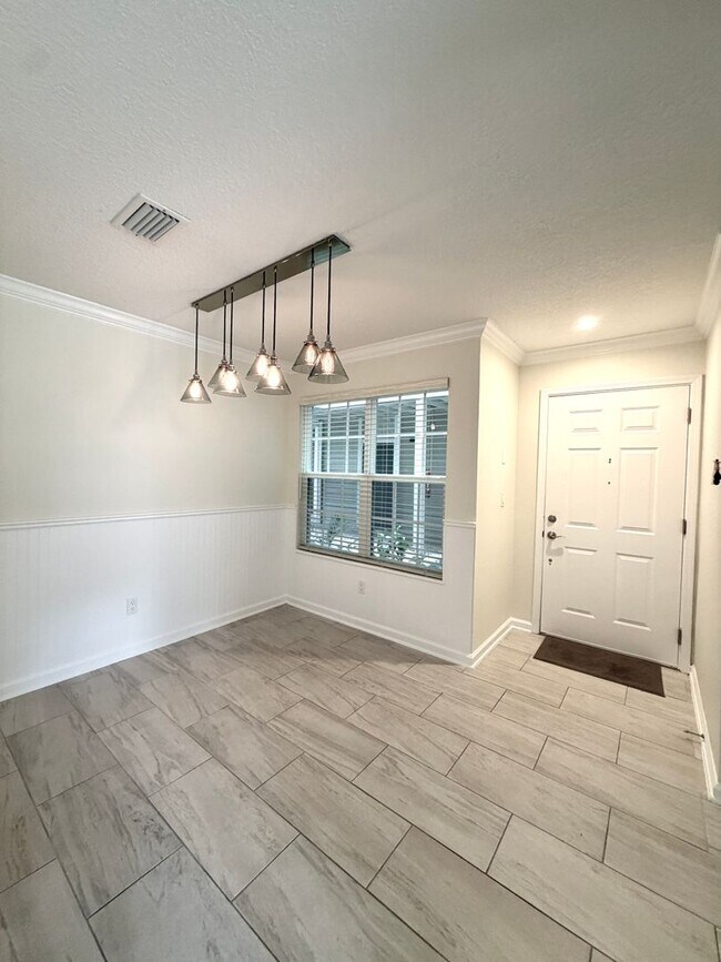 Building Photo - 500 Sandiron Cir
