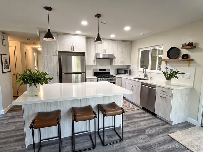 Building Photo - Remodeled 3 Bedroom Home