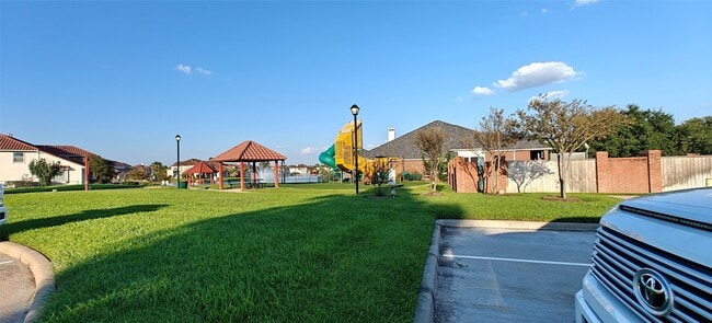 Building Photo - 10203 Ripple Lake Dr