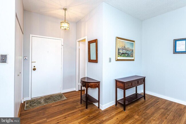 Building Photo - 4401 Roland Ave