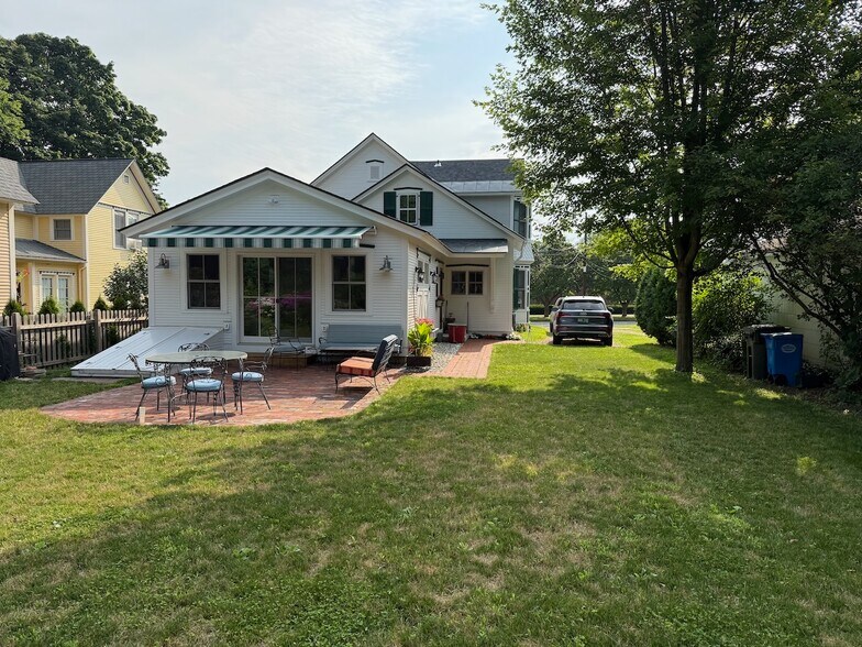 Building Photo - 61 Mansfield Ave