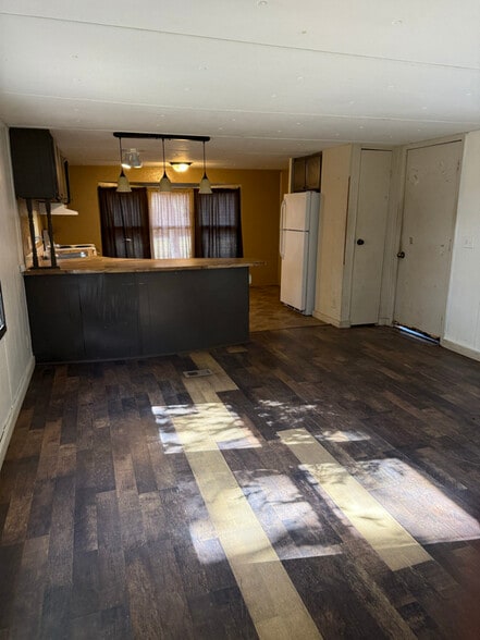 Building Photo - 1009 N Eve St