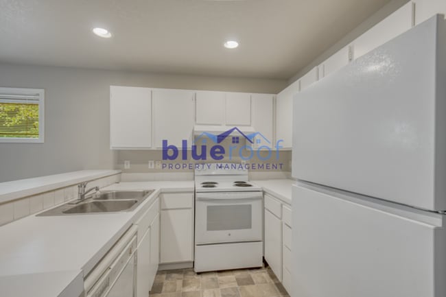 Building Photo - 520 SW 150th Ave