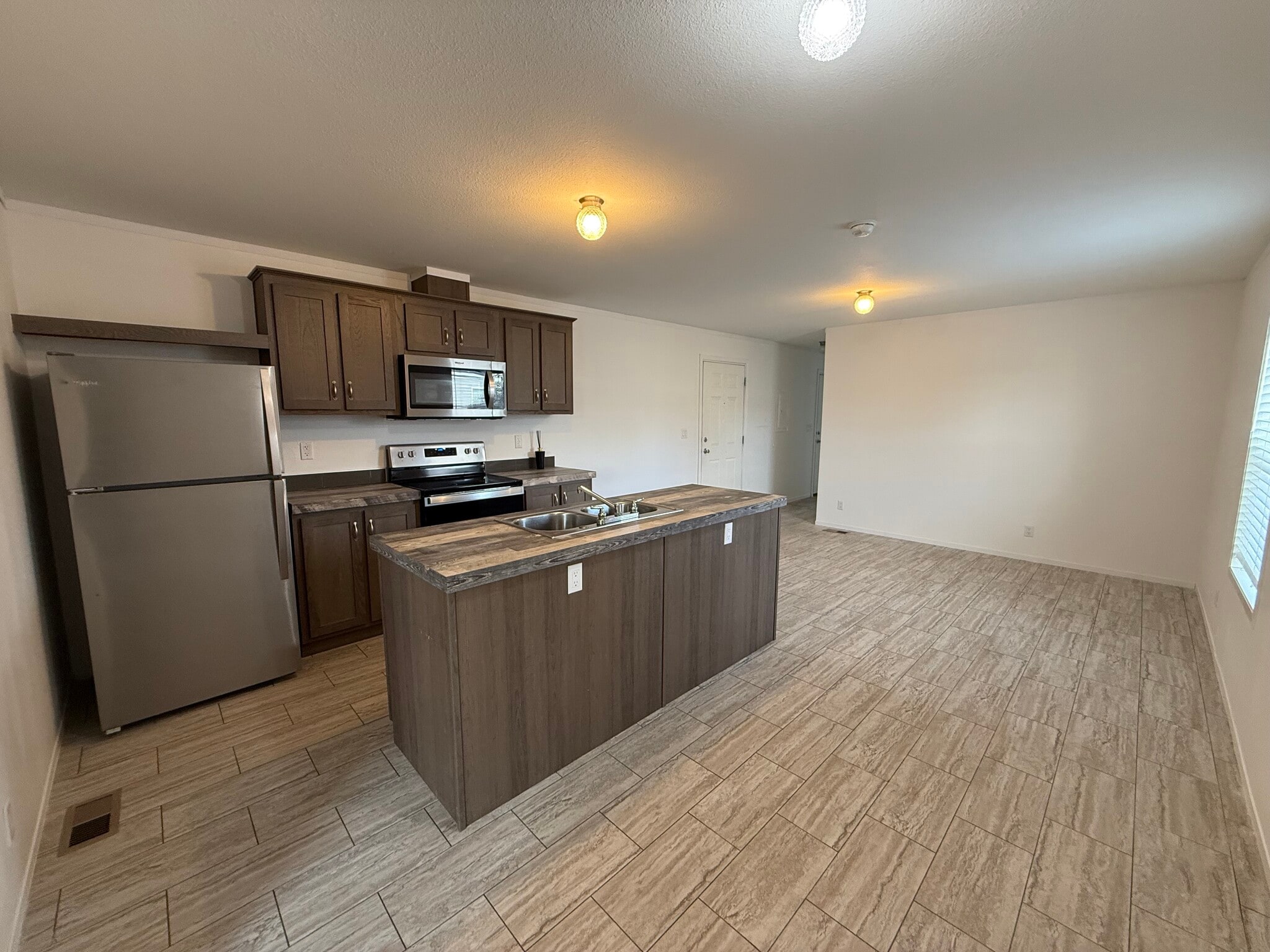 Building Photo - 4 Northglen Dr