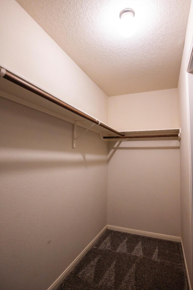 Building Photo - 30615 S Sulphur Creek Dr