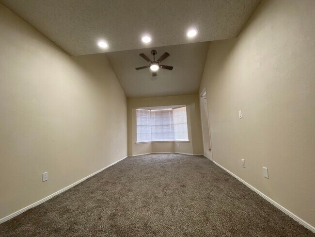 Building Photo - 6105 Hanley Way