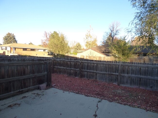 Building Photo - Cozy Duplex in North Longmont