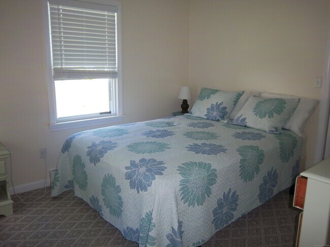 Building Photo - 55 Pine Island Rd