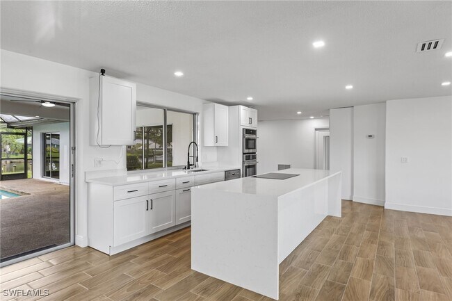 Building Photo - 1041 N Waterway Dr