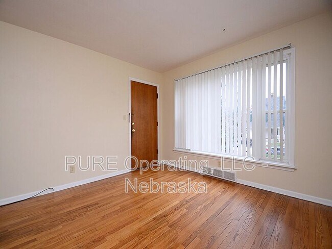 Building Photo - 210 N 32nd Ave