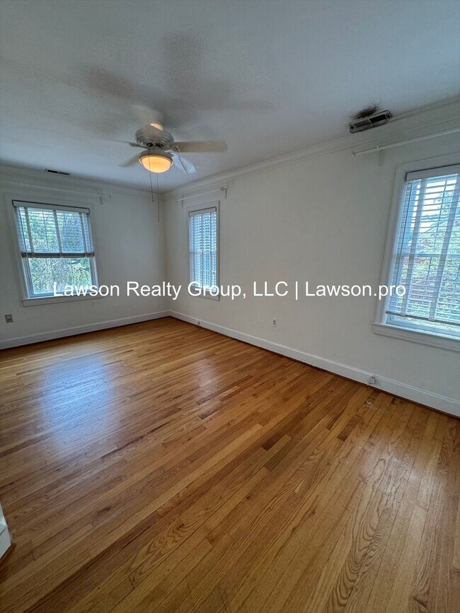 Building Photo - Charming and Updated Home in Raleigh Court with Fenced In Yard, Lawn Care Included!