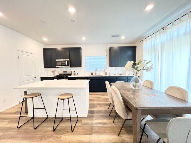 Building Photo - Beautiful 3-story home with 4 bedrooms and 3.5 bathrooms