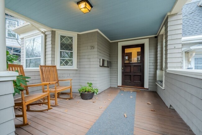 Building Photo - 79 Dana St