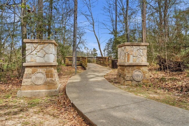 Building Photo - 16810 Deck Ct