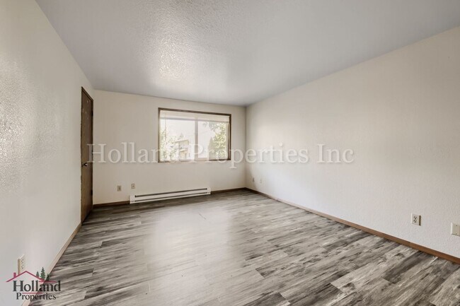 Building Photo - 4630 SW Southview Terrace