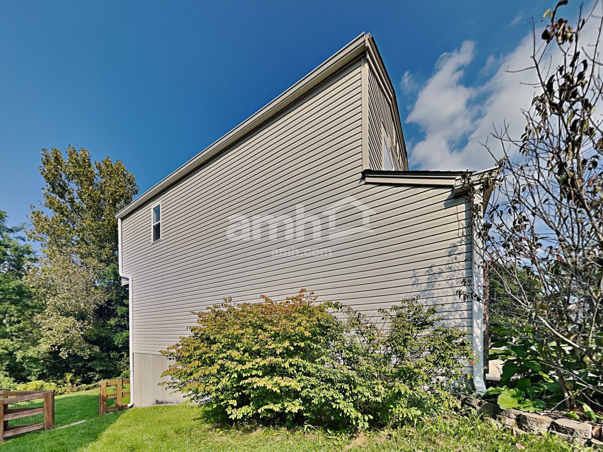 Building Photo - 2133 Antoinette Way