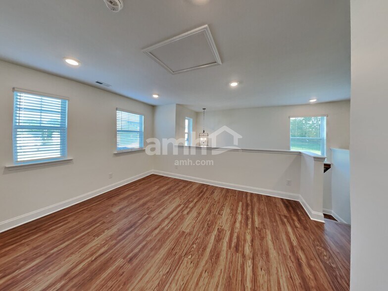Building Photo - 147 Hazel Pk Dr